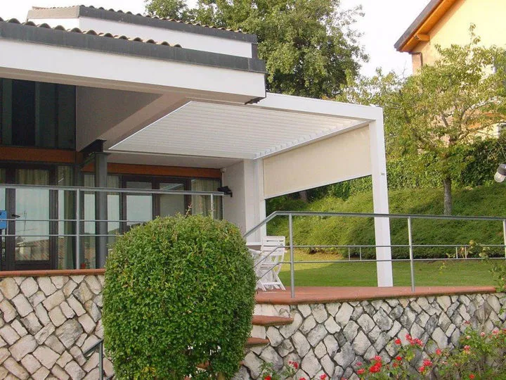 OPERA con tenda laterale RASO